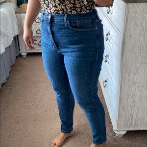 High -Rise Skinny Jean